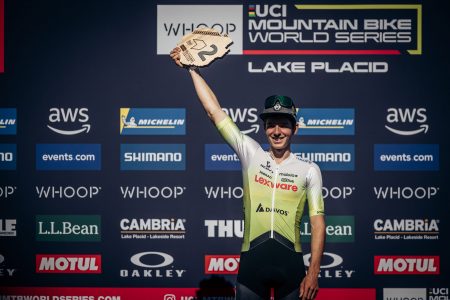 <strong>Fährt er noch oder schwebt er schon? </strong>Paul Schehl vom Lexware Mountainbike Team liefert dem U23-Weltmeister beim Short-Track-Weltcup in Lake Placid einen intensiven Kampf um den Sieg und wird Zweiter